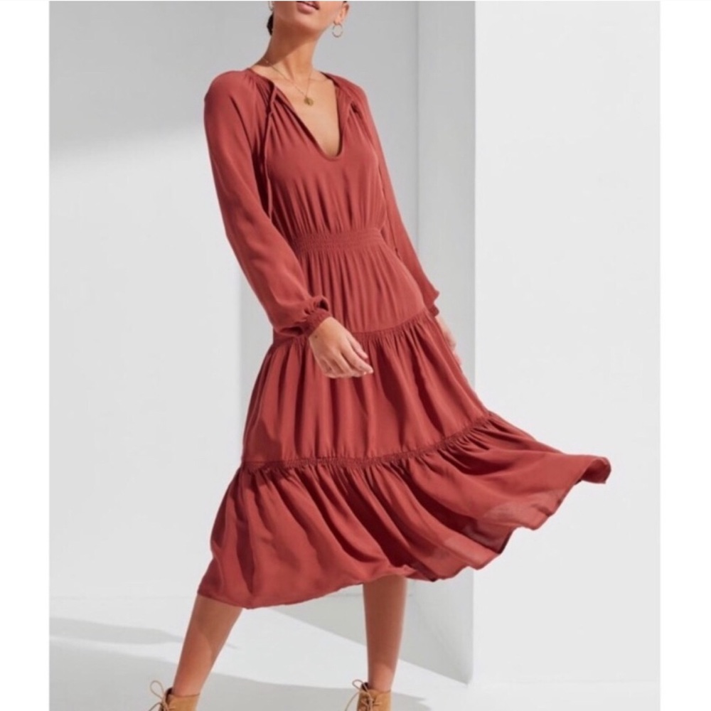 UO Dress Tiered Smocked Midi Terra-cotta